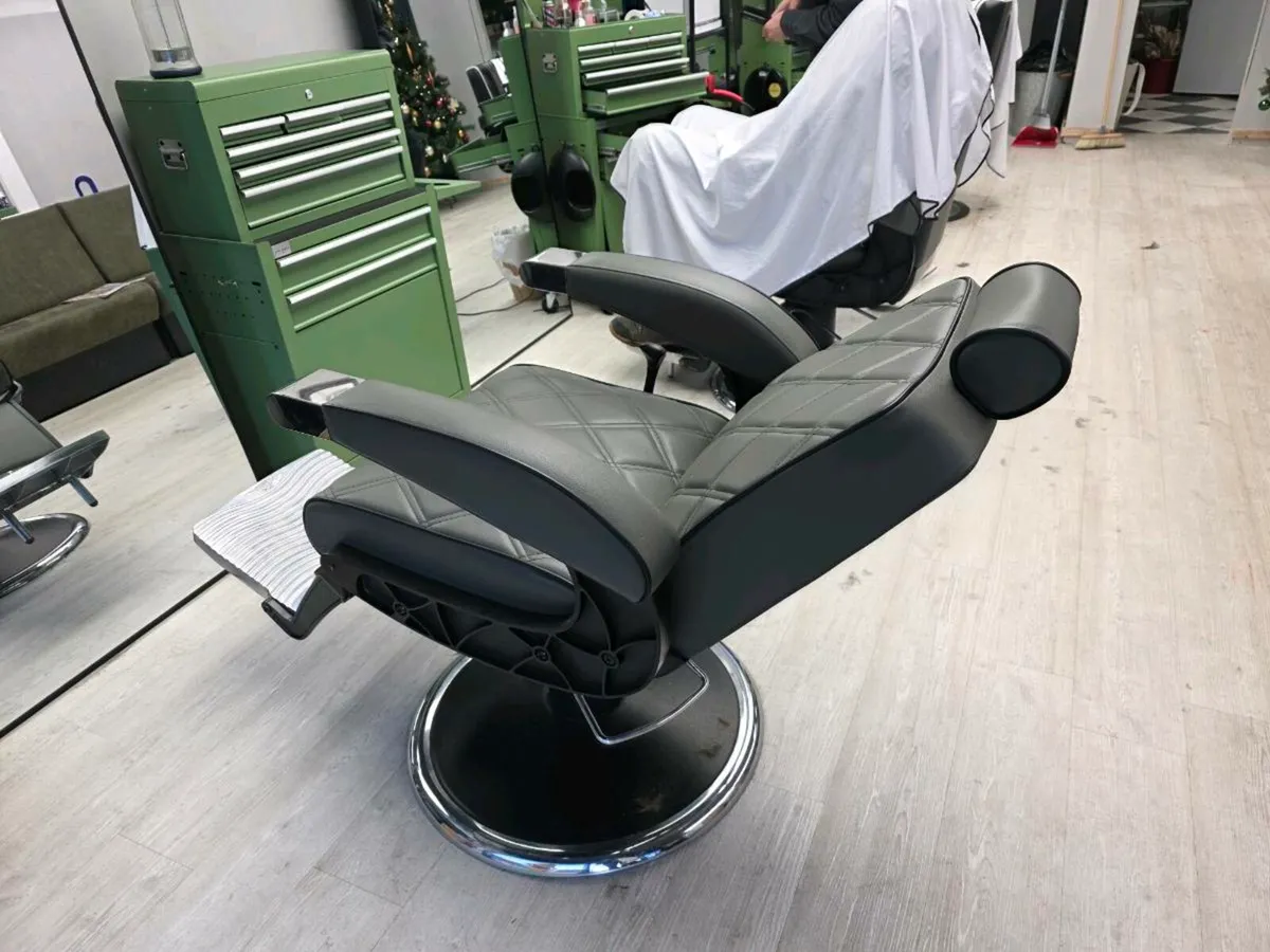 Brand new Barber chair - Image 3