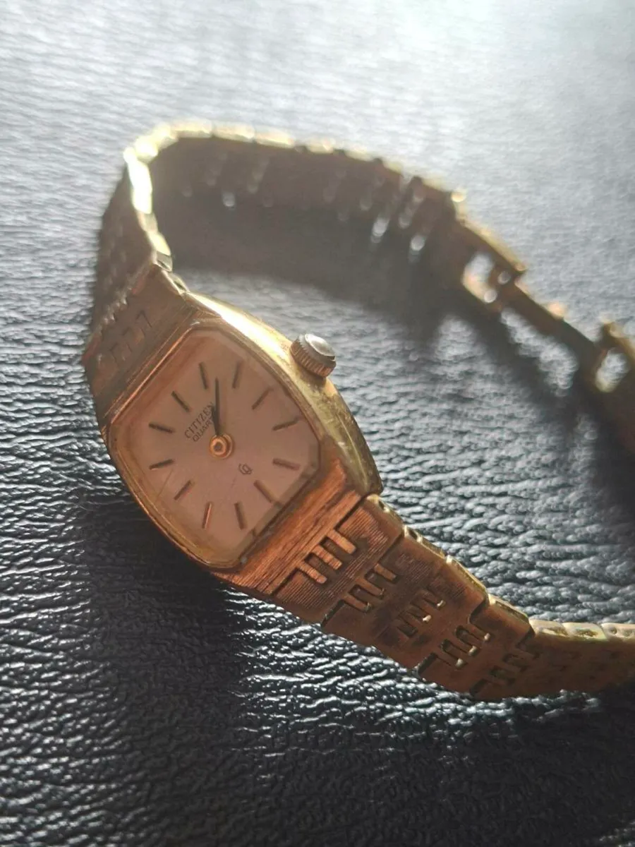 Lovely Vintage 1980's Ladie's Citizen Gold Watch - Image 1