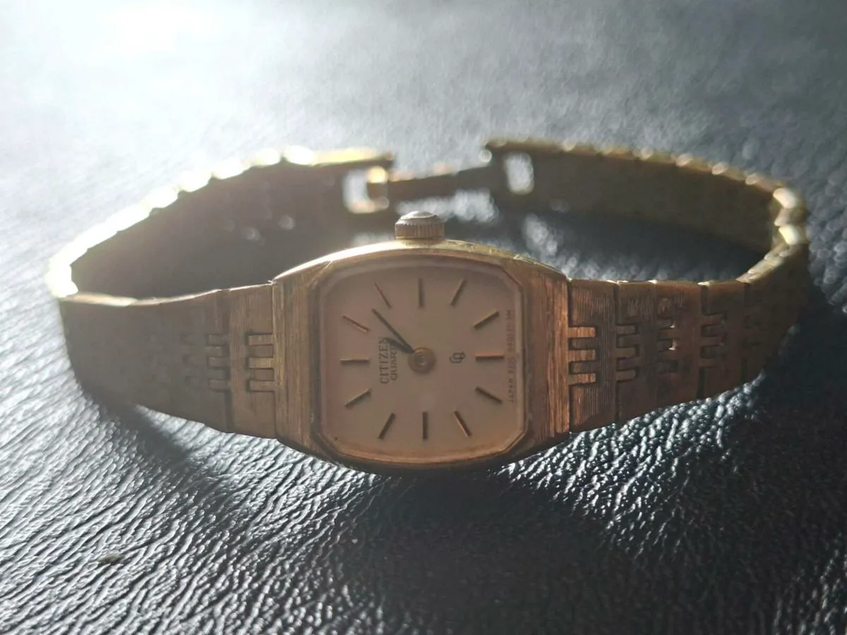 Lovely Vintage 1980's Ladie's Citizen Gold Watch - Image 2