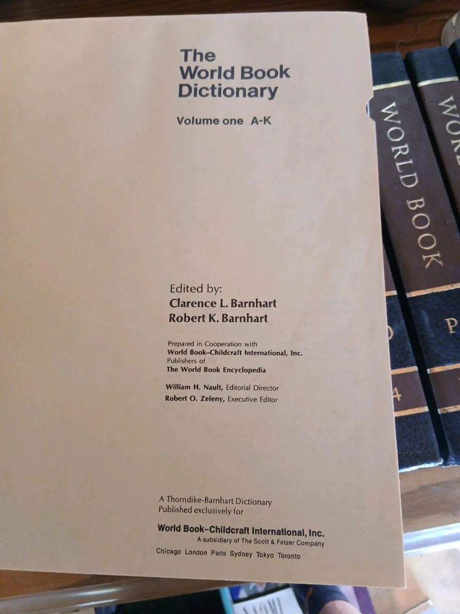 World book Dicatonary set - Image 4
