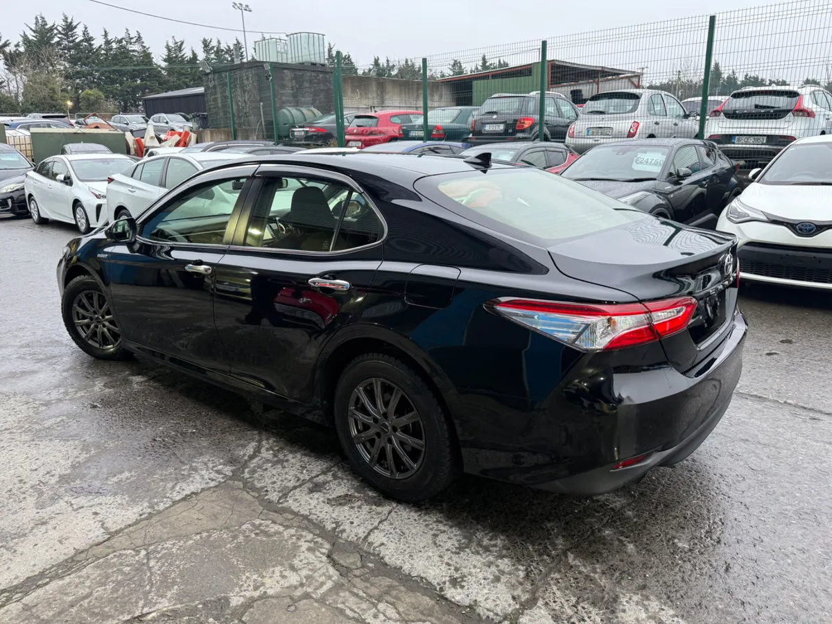 2020 Toyota Camry Hybrid Automatic - Image 3