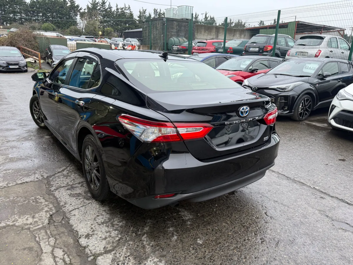2020 Toyota Camry Hybrid Automatic - Image 4