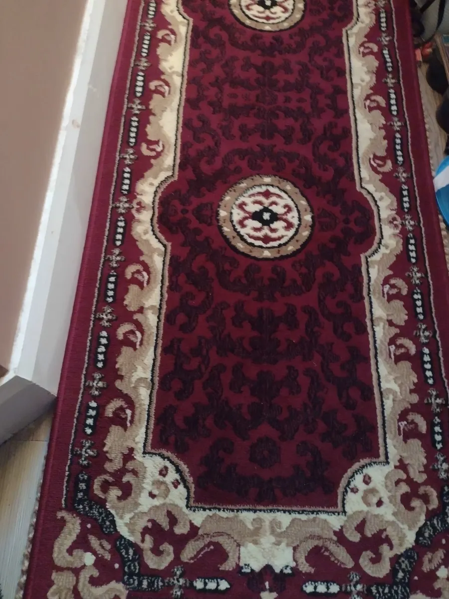 Burgundy pattern hall rug - Image 4