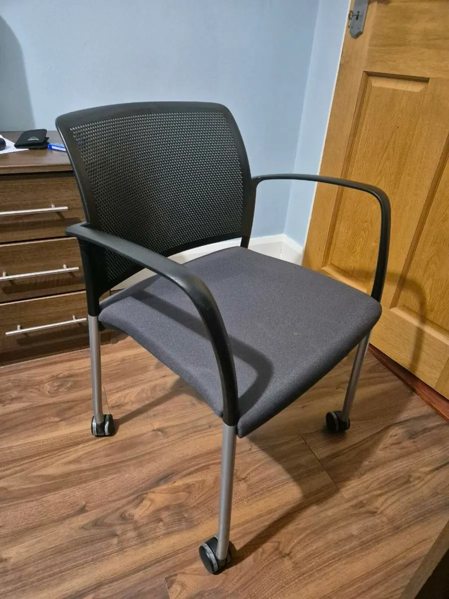 Office chair - Image 1