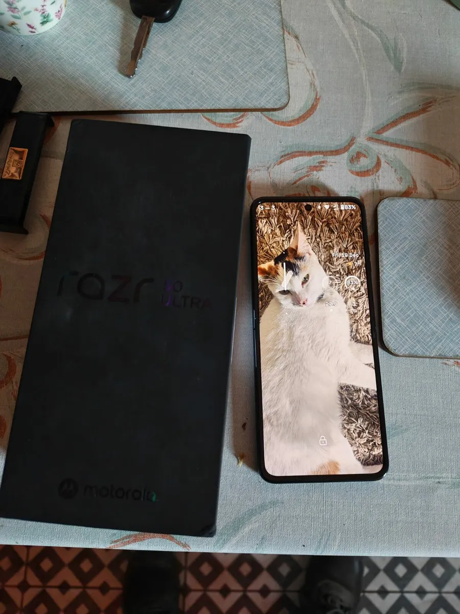 Flip 50 ultra unlocked 256 - Image 1