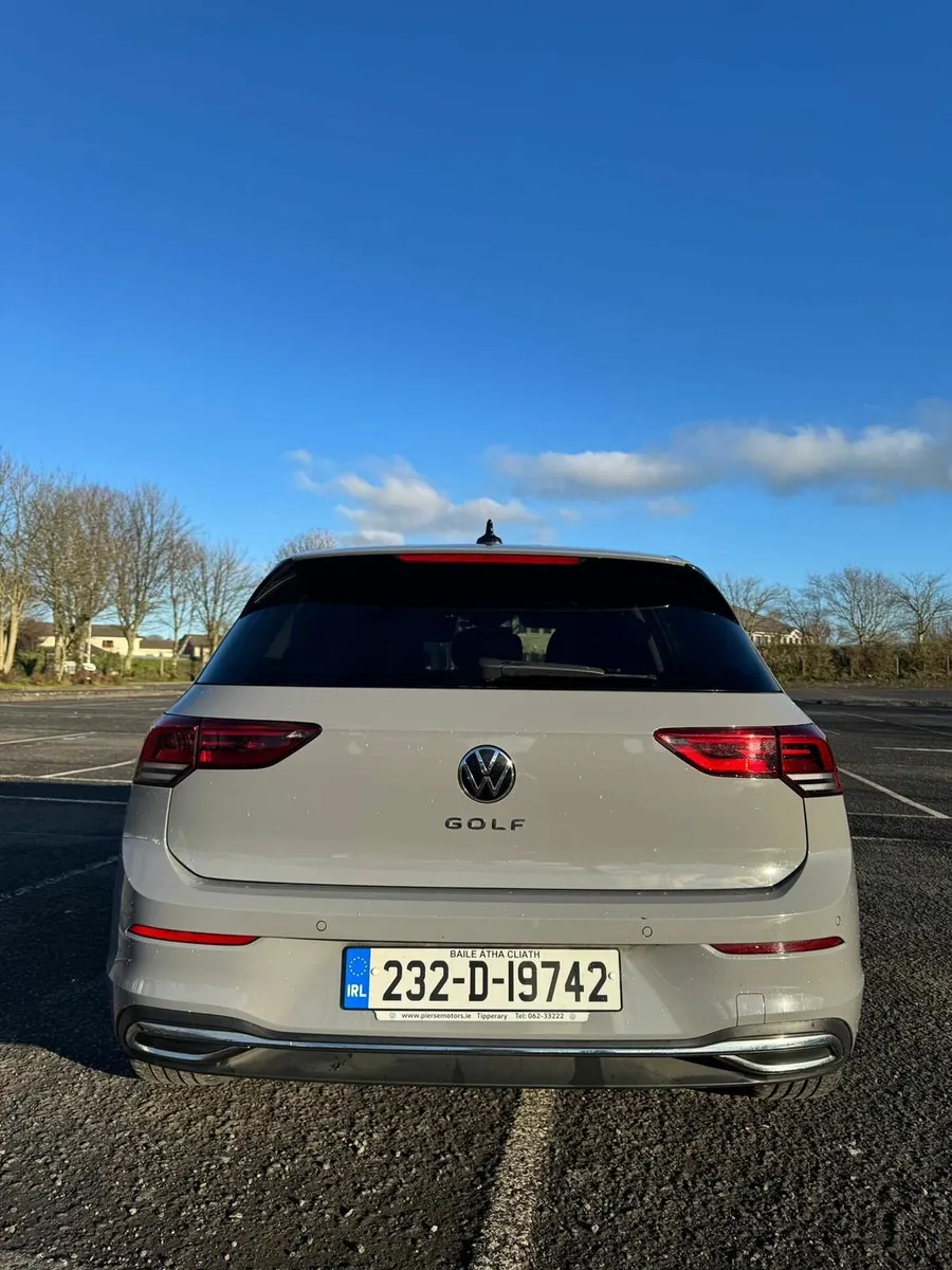 Volkswagen Golf 2023 - Image 2