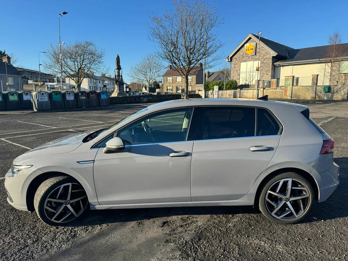 Volkswagen Golf 2023 - Image 3