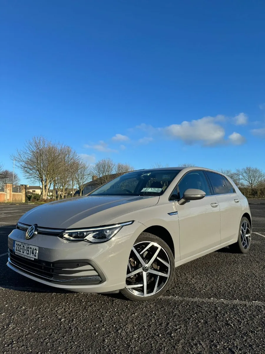 Volkswagen Golf 2023 - Image 1