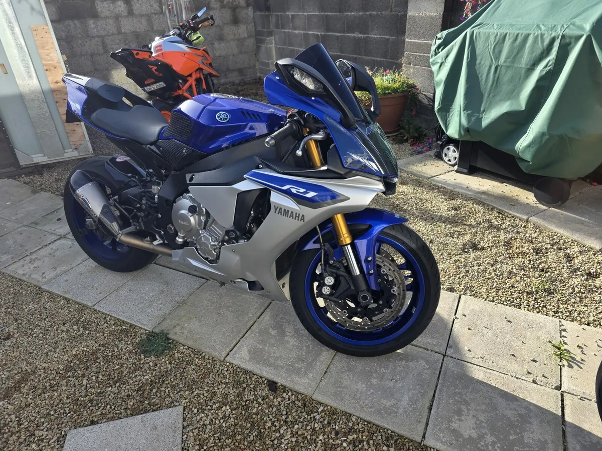 Yamaha R1 - Image 1