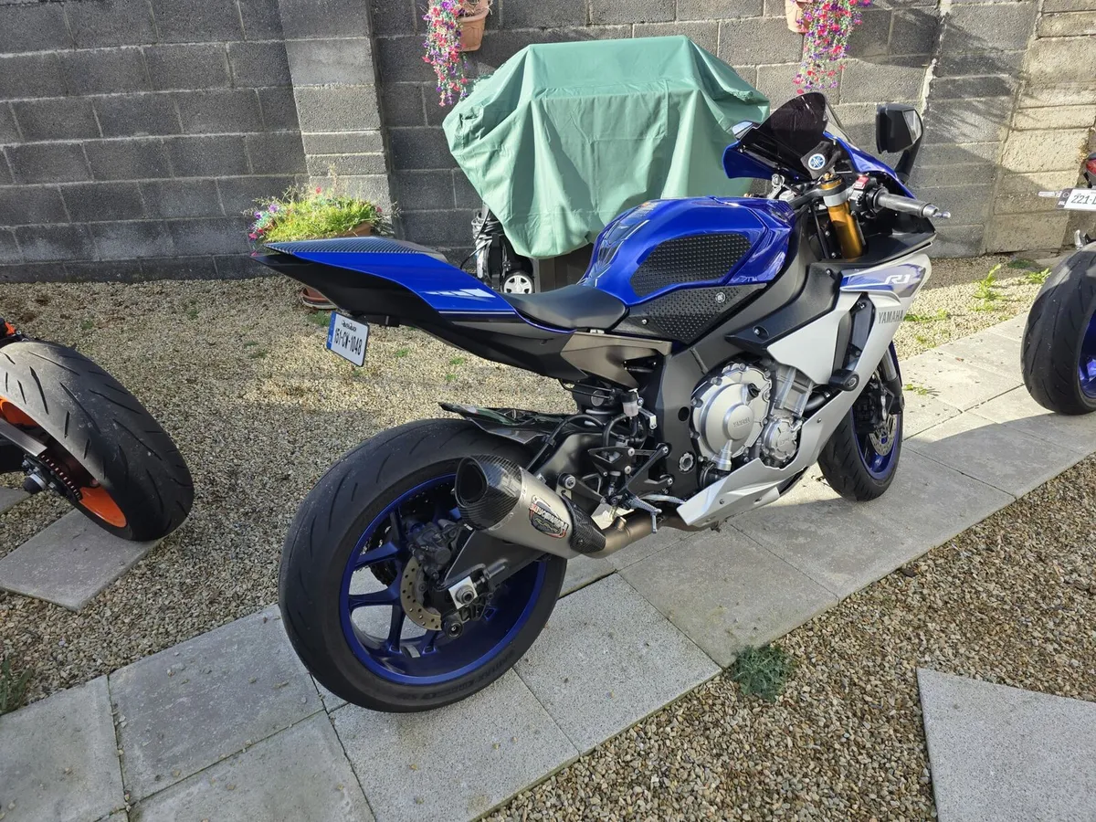Yamaha R1 - Image 2