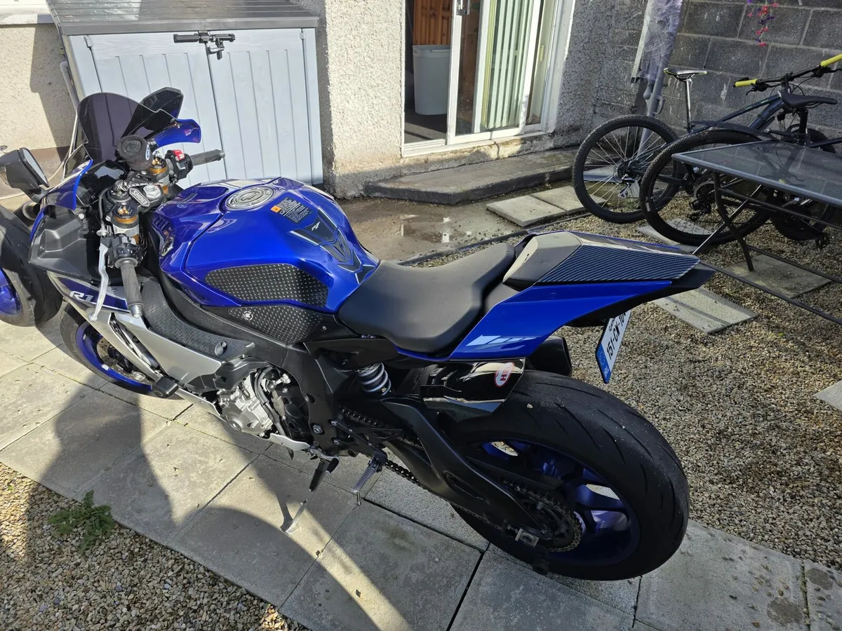 Yamaha R1 - Image 3
