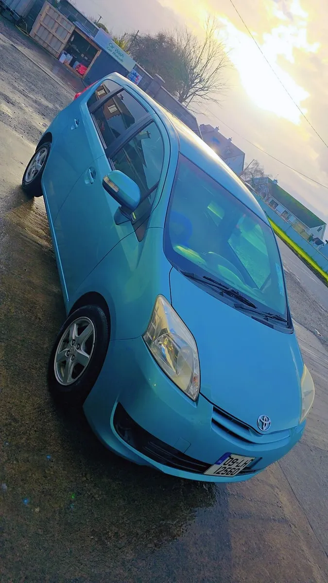 Toyota passo 7seater automatic - Image 1