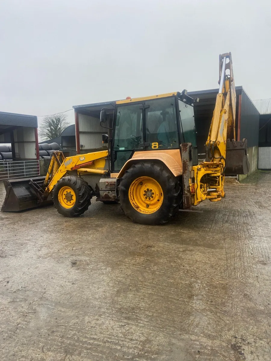 MF Fermec  860 digger - Image 3