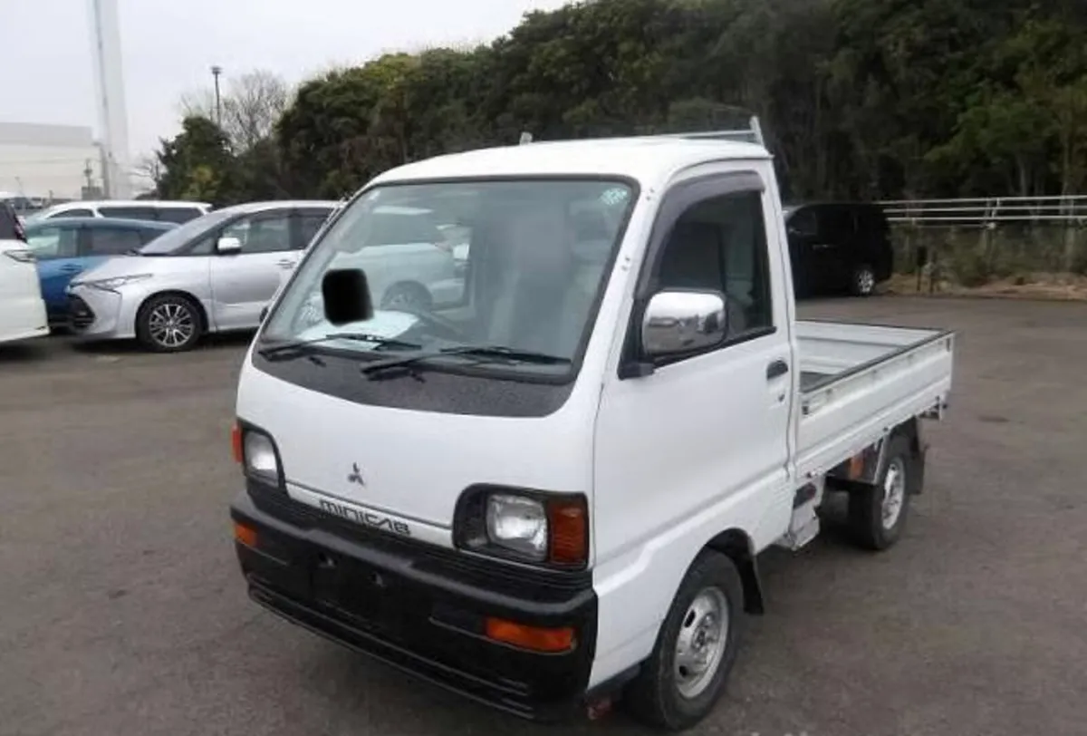 Mitsubishi minicab 4wd special edition - Image 2