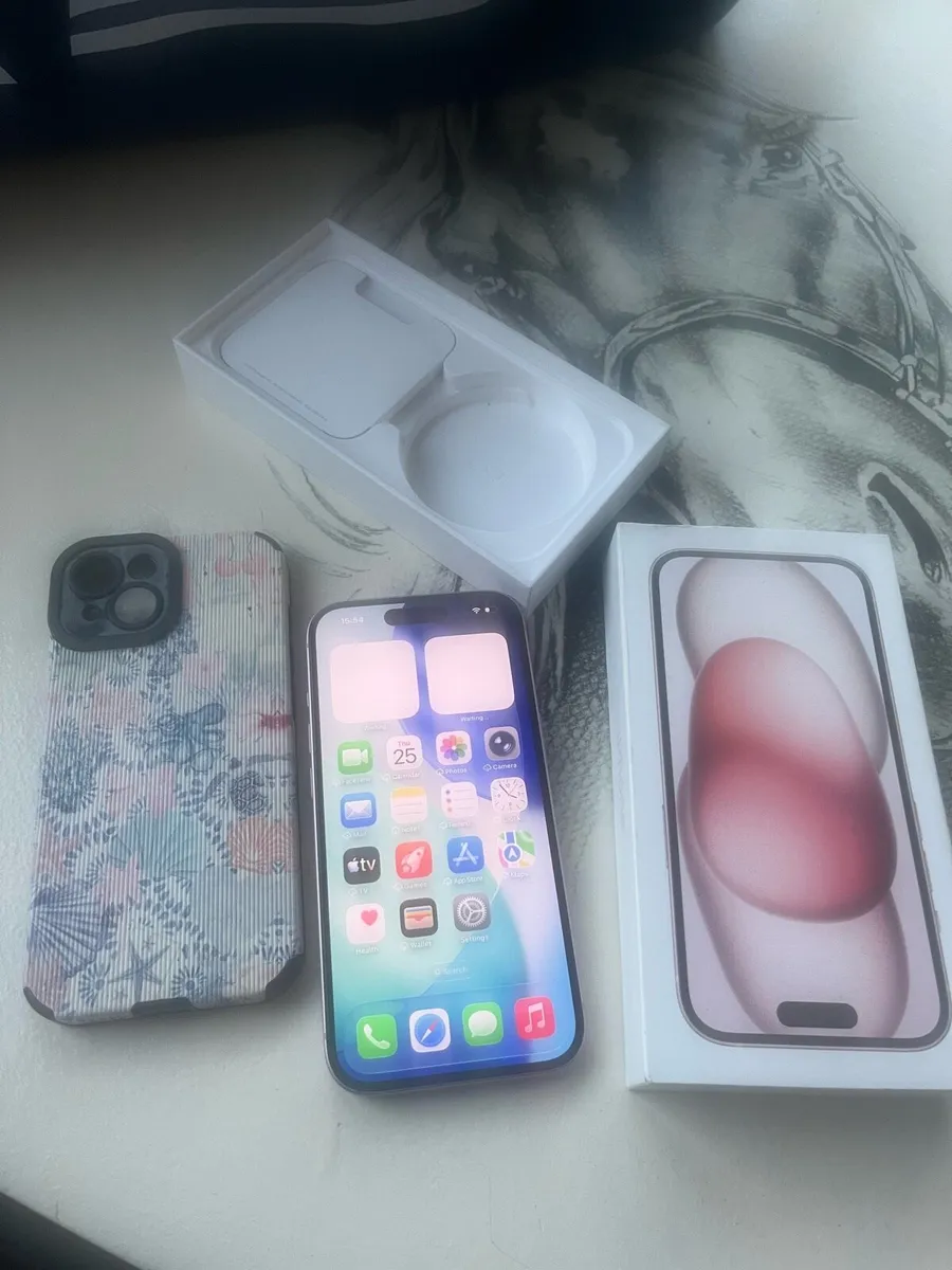 iPhone 15 - Image 1