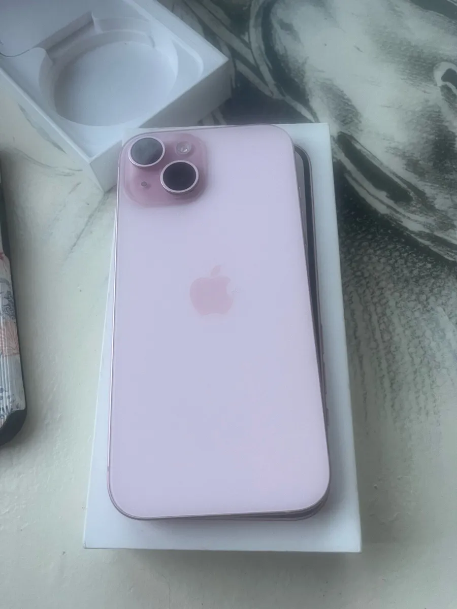 iPhone 15 - Image 3