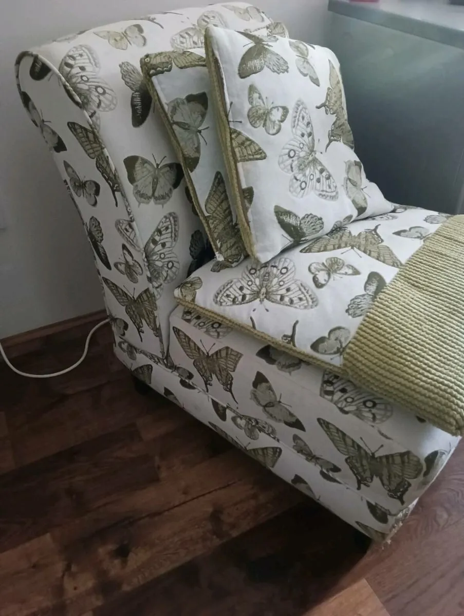 Beautiful comfortable butterfly chair, like new - Image 1