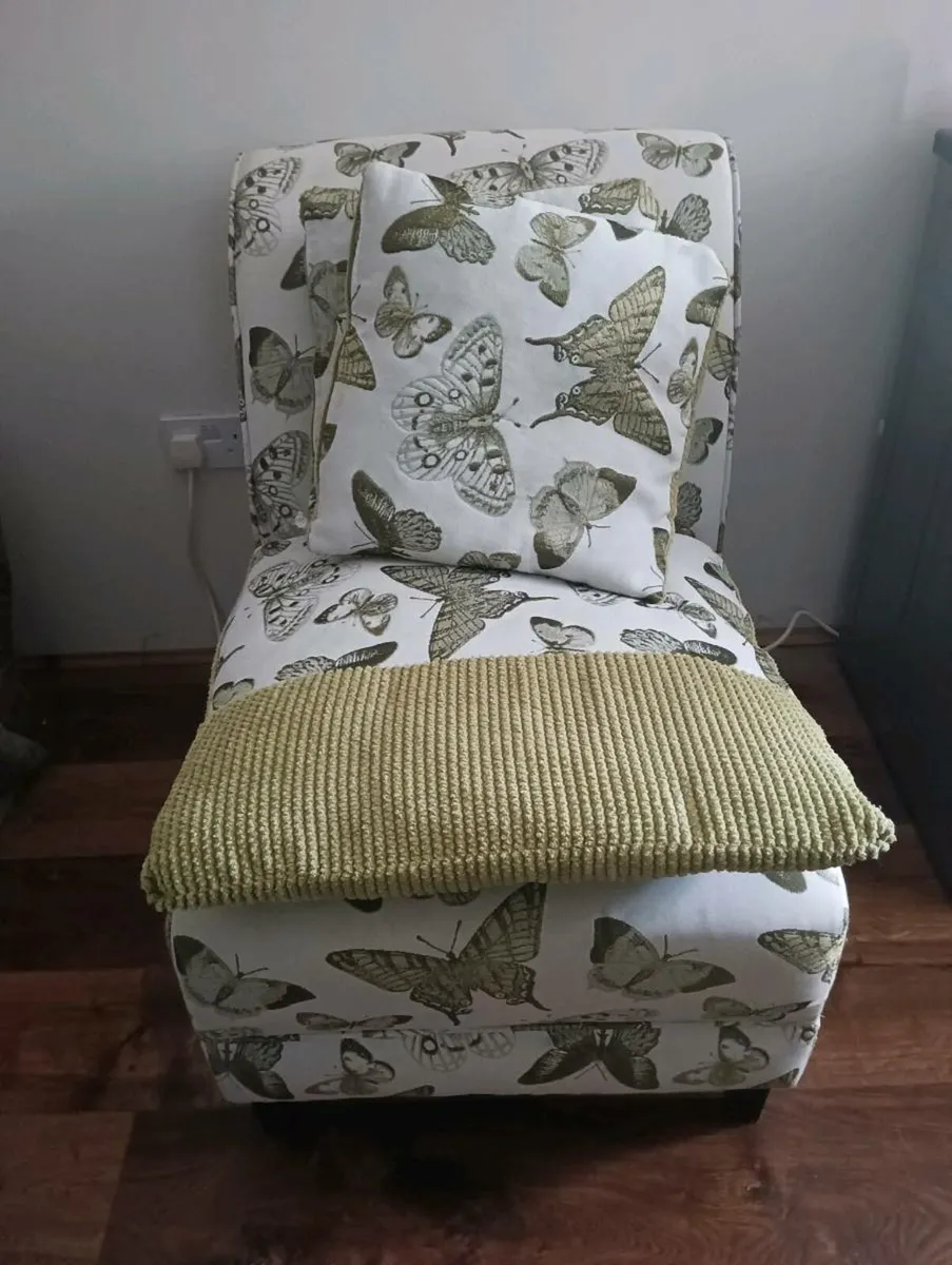 Beautiful comfortable butterfly chair, like new - Image 4