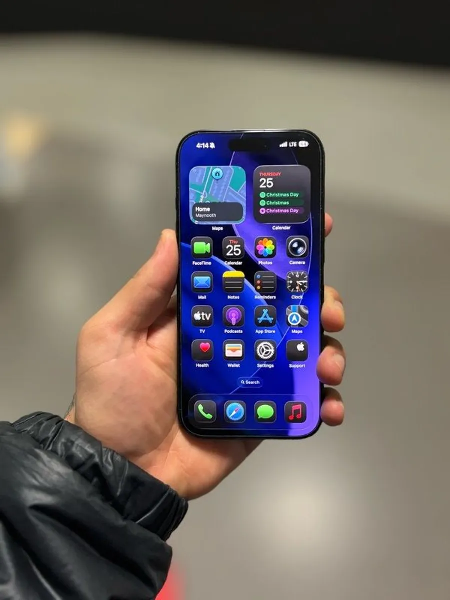 iphone 16 Pro With Premium Accessories - Image 2