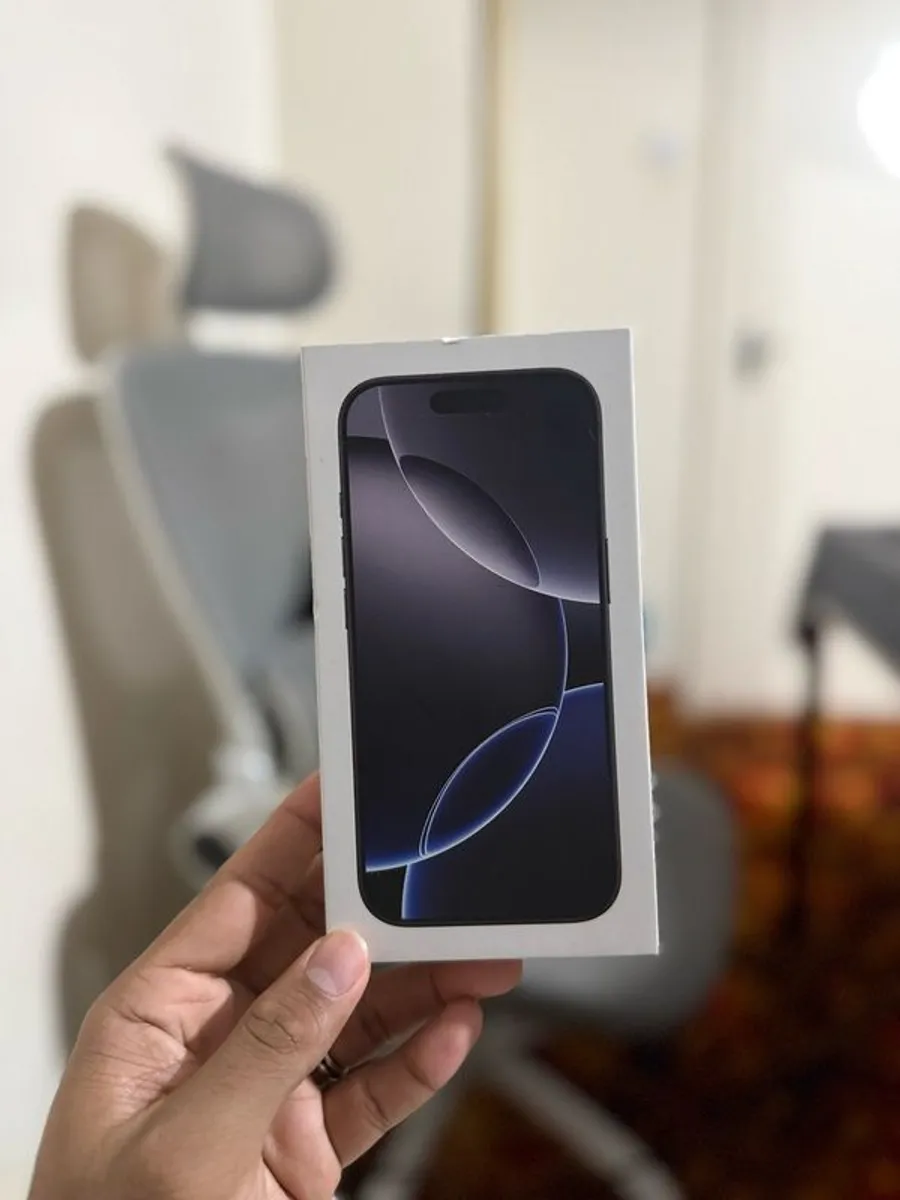 iphone 16 Pro With Premium Accessories - Image 4