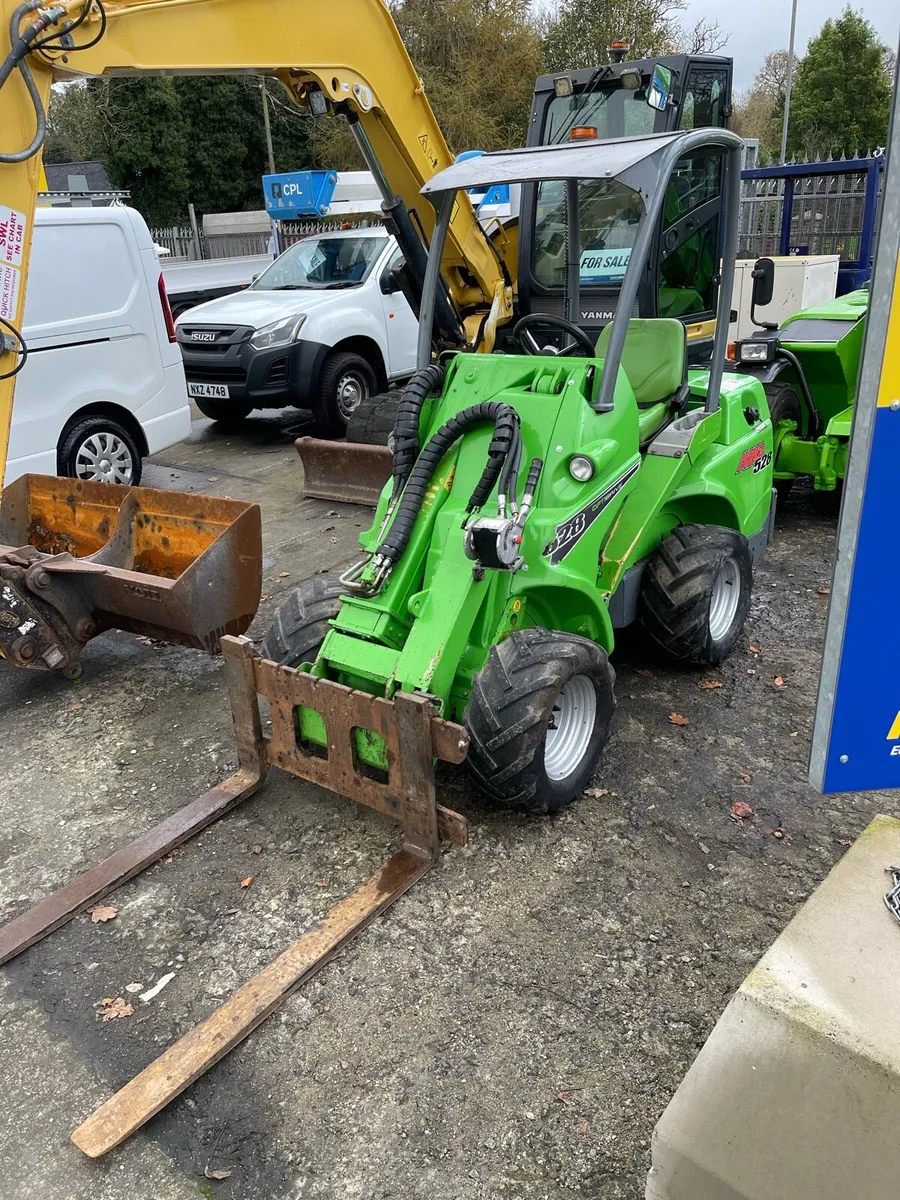 528 Avant loader - Image 1