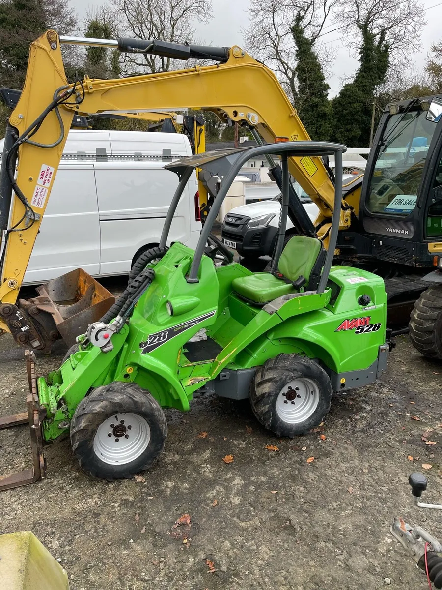 528 Avant loader - Image 2