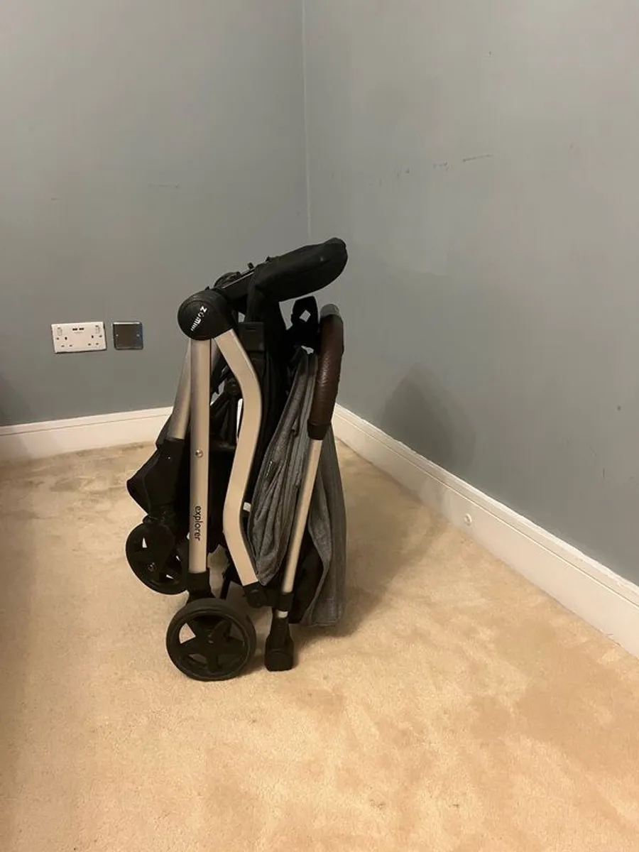 Zummi Explorer stroller, in good condition, only the front bumper is missing. - Image 3