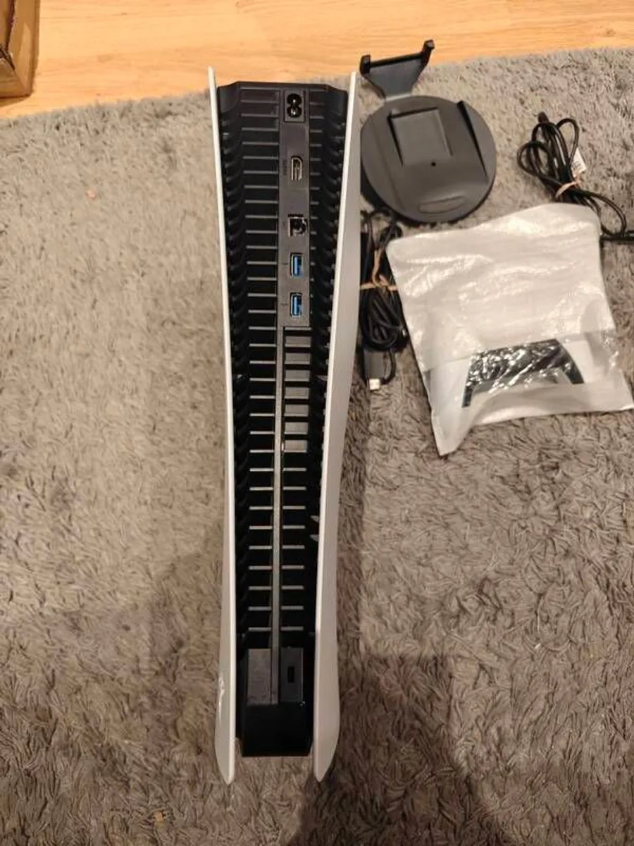 Original PS5 Disc Edition - Excellent Condition + Box - Image 2