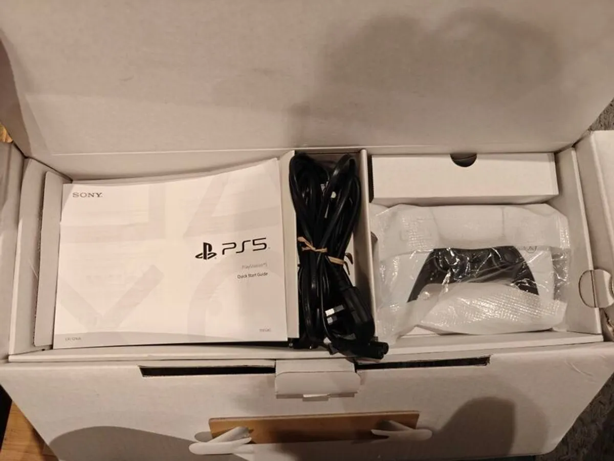 Original PS5 Disc Edition - Excellent Condition + Box - Image 4