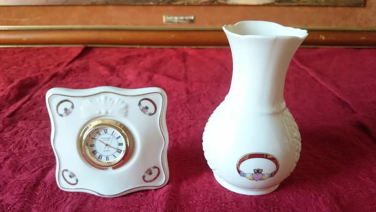 Donegal Parian Ireland CladdaghRing Clock&Vase Set - Image 2