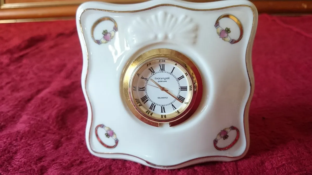 Donegal Parian Ireland CladdaghRing Clock&Vase Set - Image 3