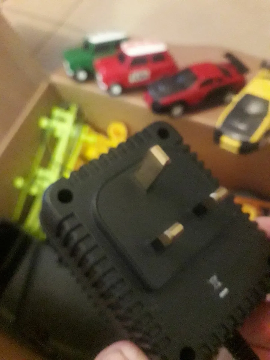 Old Scalextric set with 4 cars , not original box - Image 2