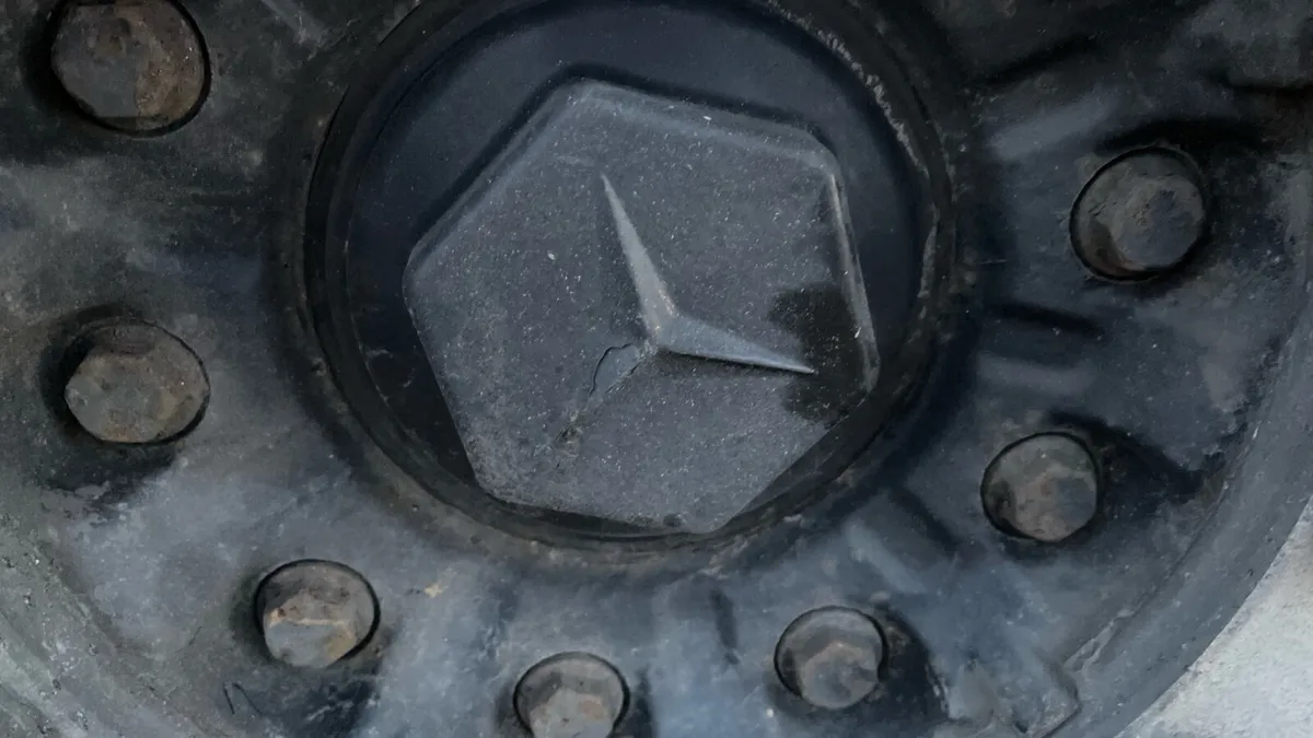 2015 SDC Flat Trailer Rear Steering axle Lift Axle - Image 4