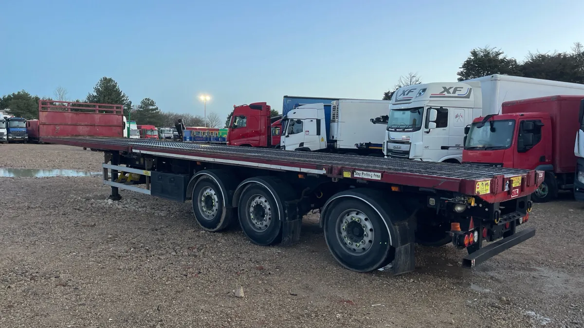 2015 SDC Flat Trailer Rear Steering axle Lift Axle - Image 1