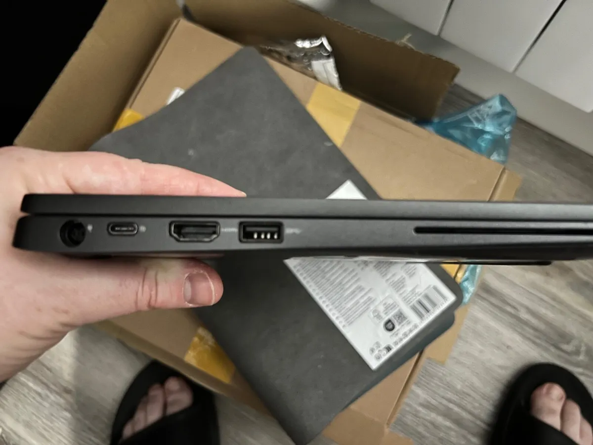 Dell latitude 5300 2 in 1 - Image 3