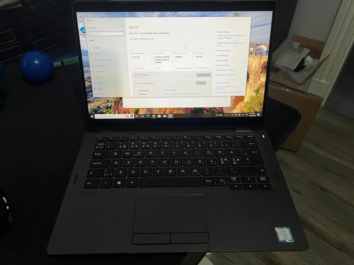 Dell latitude 5300 2 in 1 - Image 1