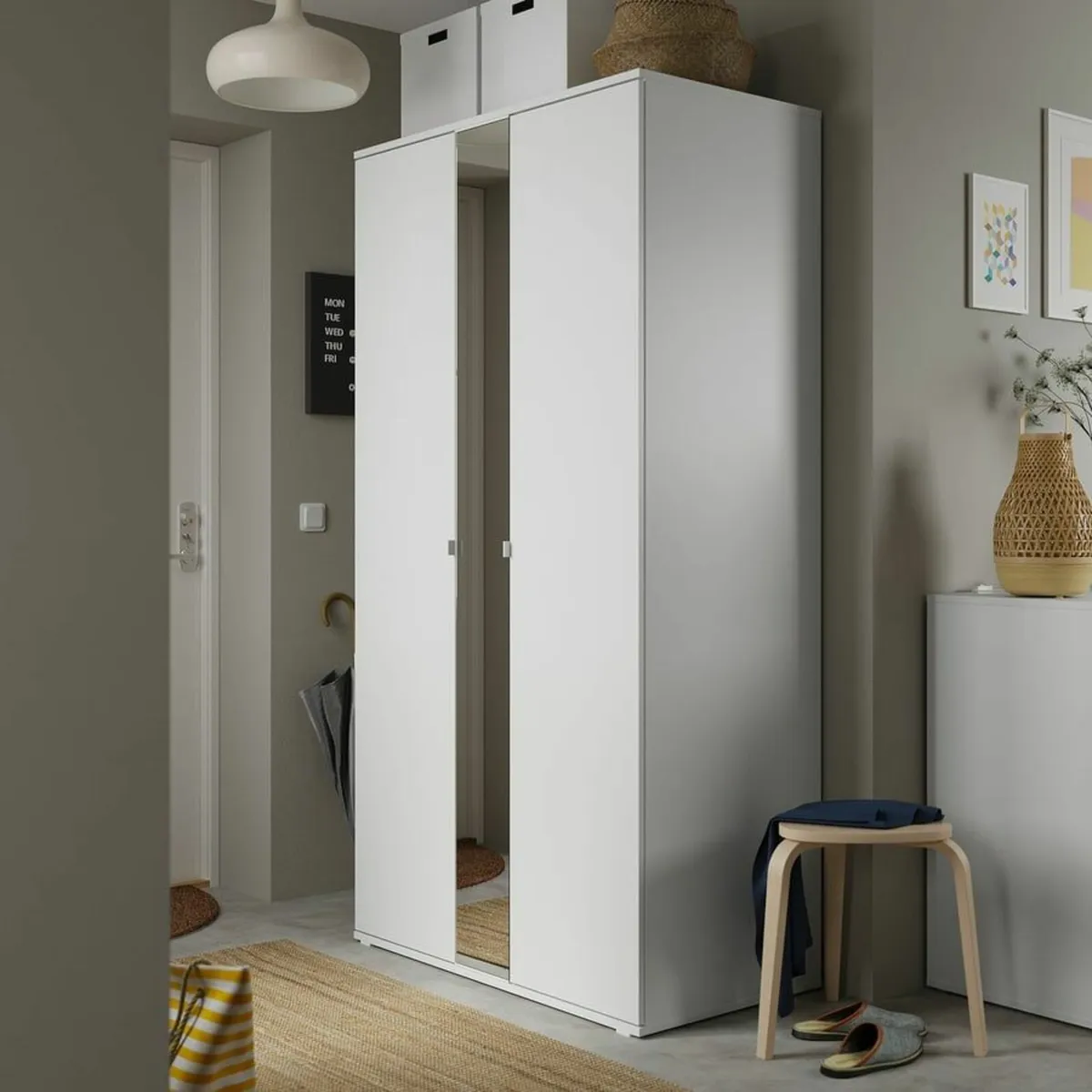 Stunning 2 door wardrobe in white - Image 2