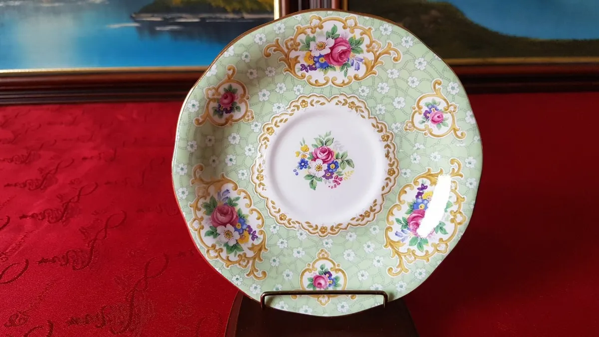 QueenAnne England Gainsborough Cabinet Teaset Trio - Image 4