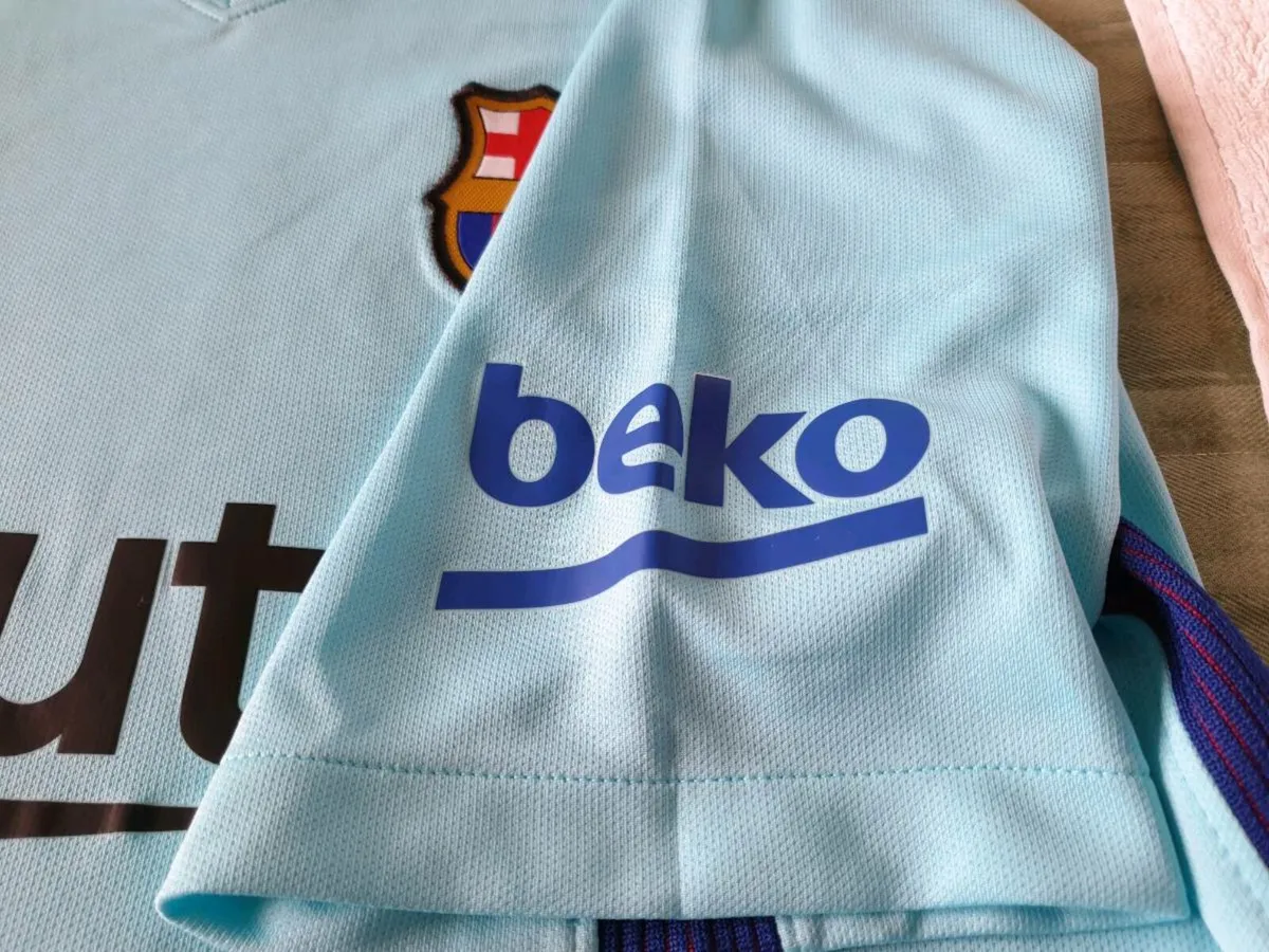 Barcelona Football Club Away Jersey 2017 to 2018 M - Image 4