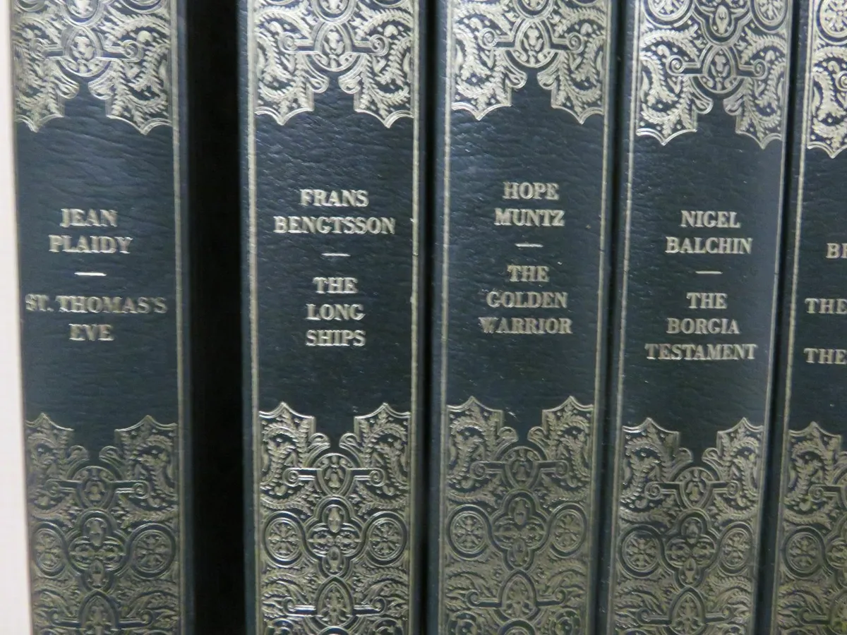 Book collection . mint condition . Jean Plaidy ; S - Image 2