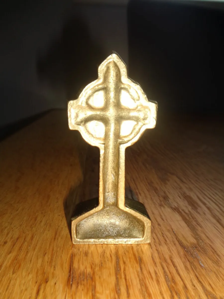 Vintage Brass Celtic Cross for Sale - Image 2
