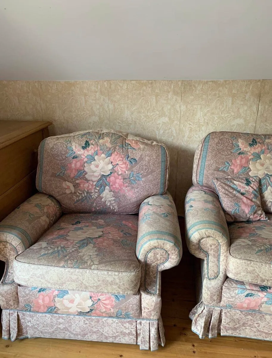 Free 3 seater sofa & 2 armchairs from Casey’s - Image 2