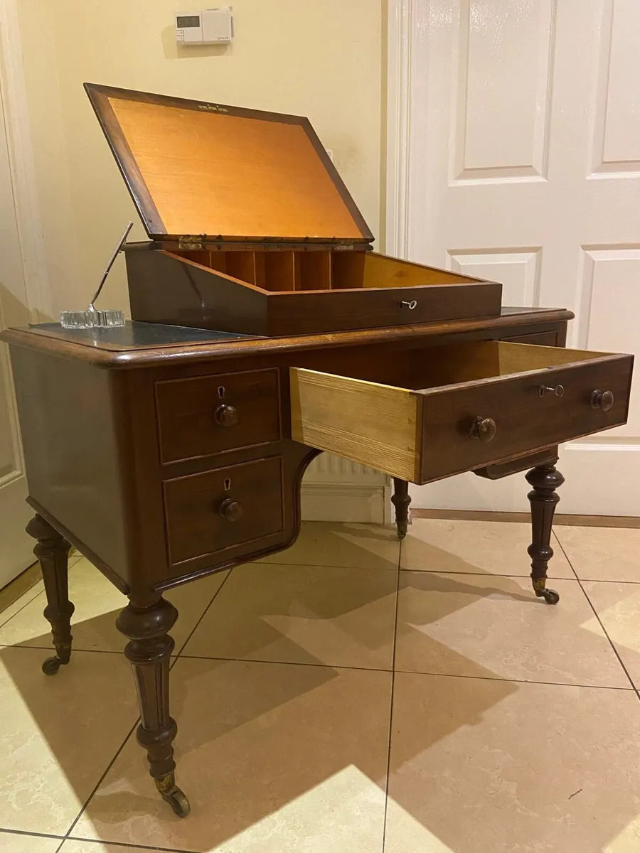 Victorian Queen Mary style library desk - Image 1