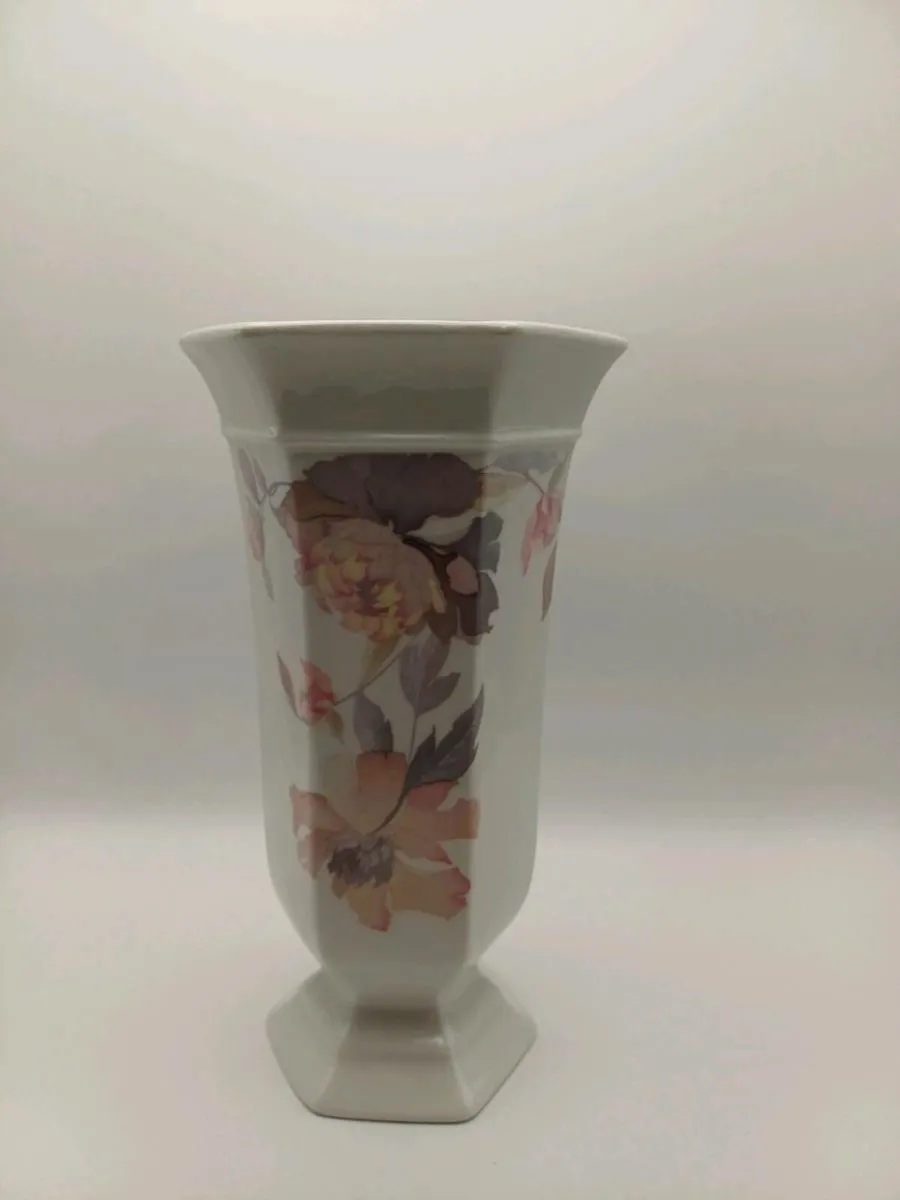 Norfolk royal stafordshire vase - Image 1