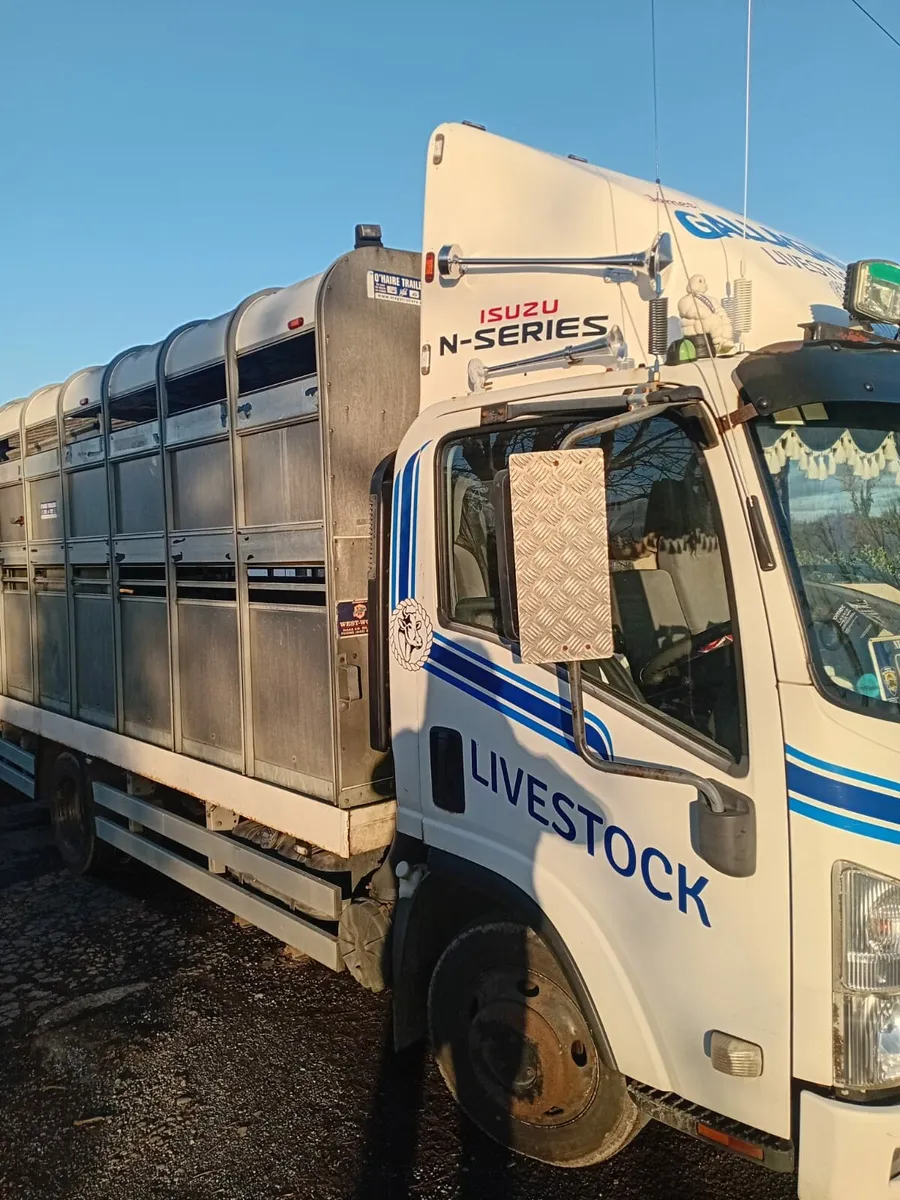 ...livestock truck... - Image 1