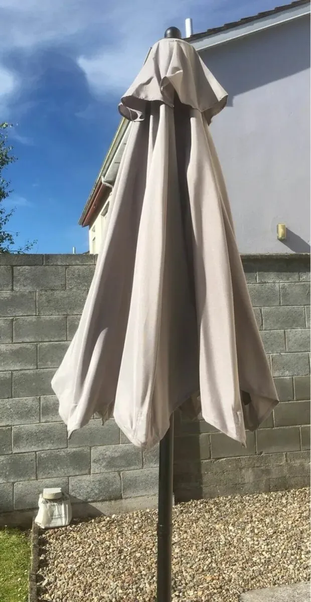 BRAND NEW Parasol 1.8Metre with Tilt Facility Grey - Image 4