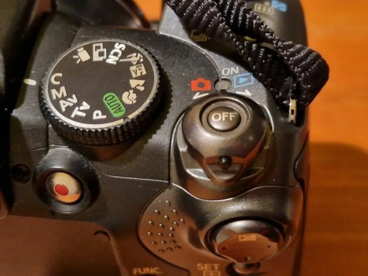 Canon Powershot S5iS Digital Camera, New Condition - Image 3