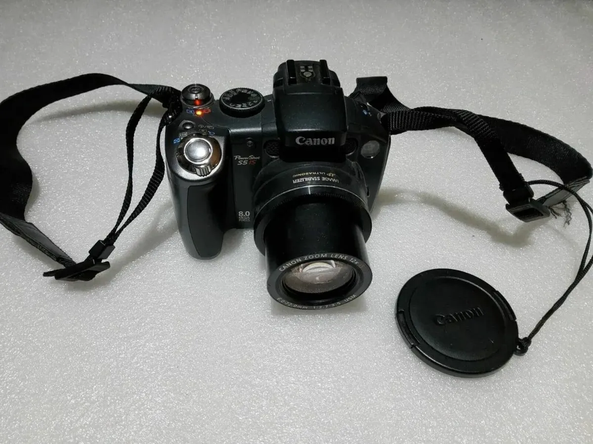 Canon Powershot S5iS Digital Camera, New Condition - Image 1