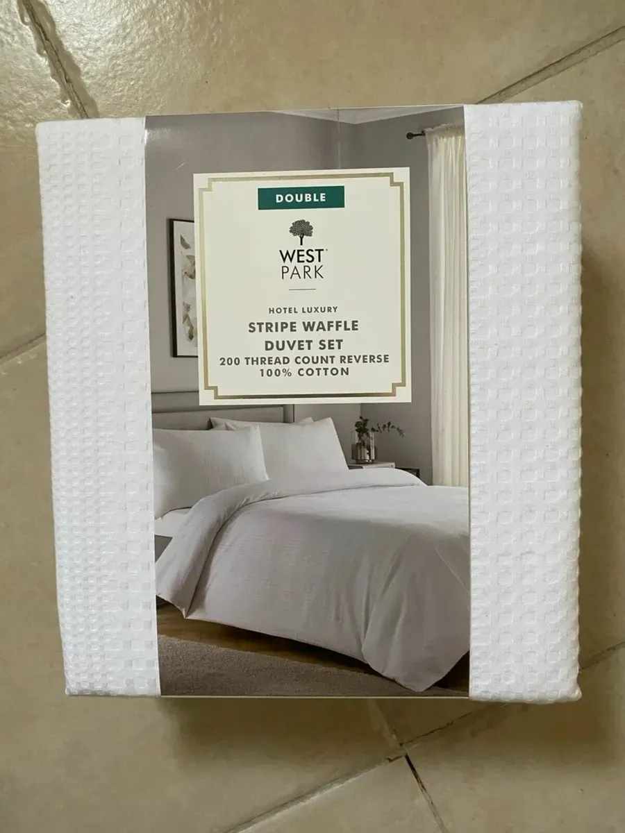 NEW HOTEL LUXURY Double Duvet Cover Set - White - Image 1