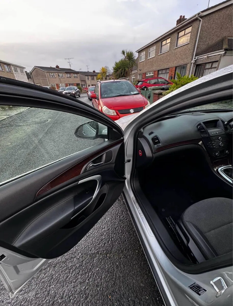 Opel Insignie - Very Clean Car - Image 2